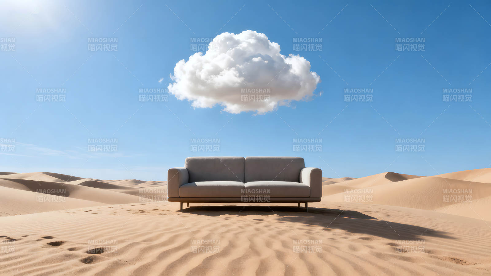 沙漠中的沙发和云朵图片