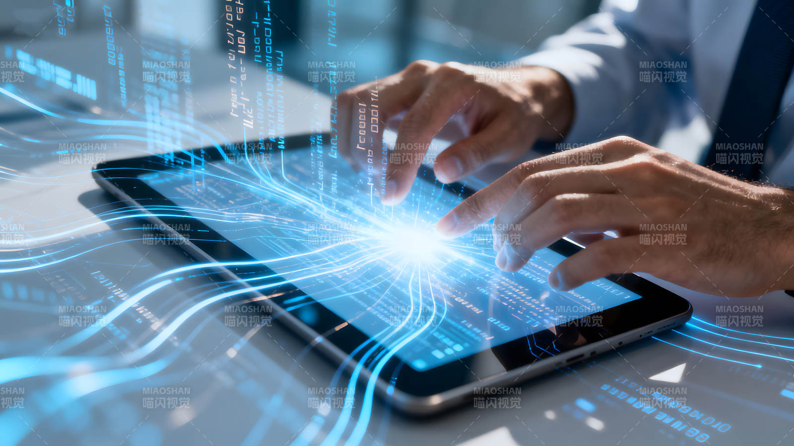 科技感十足的平板电脑互动图片