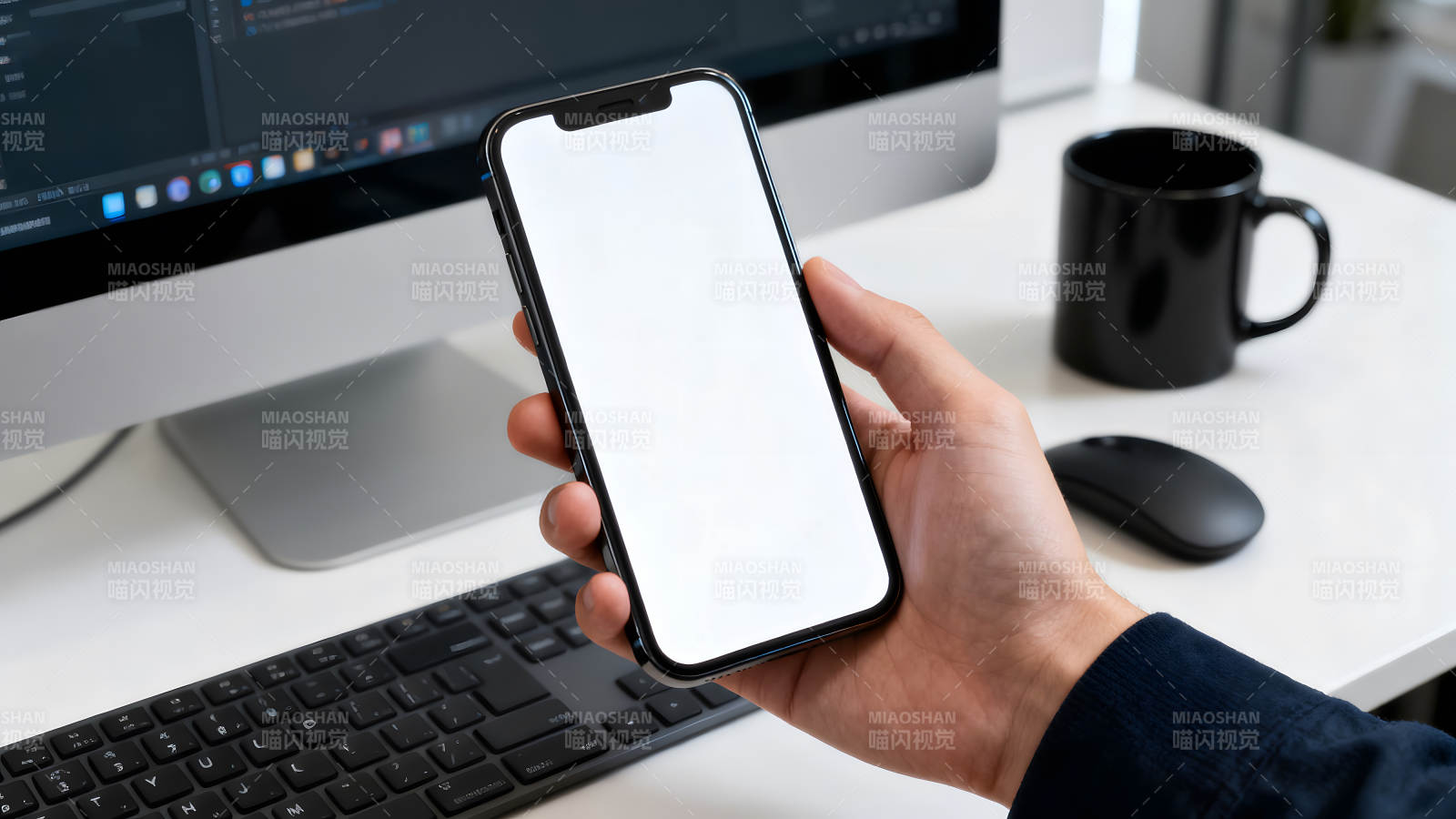 手机与办公桌面场景图片