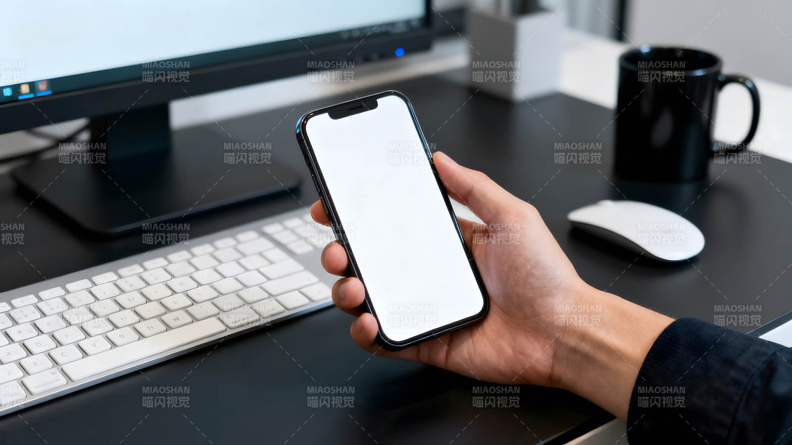 手机在手桌面简约环境图片