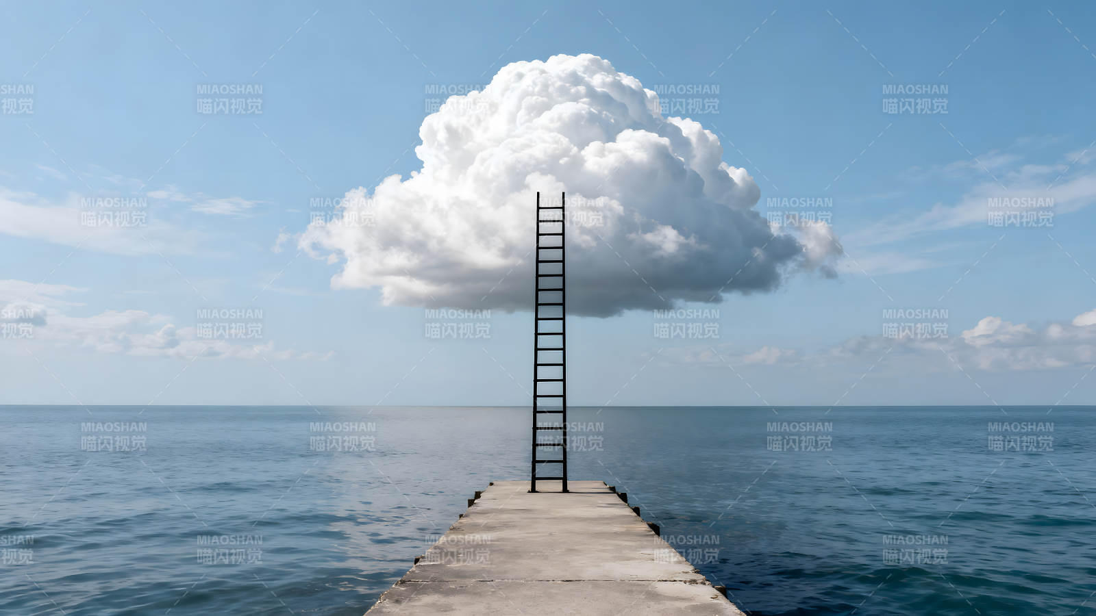 梯子通向云彩海洋天空美景图片