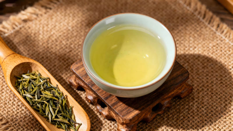 茶与茶具的特写图片