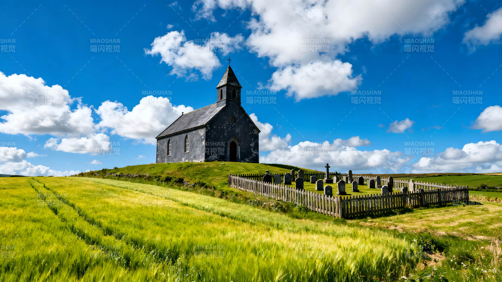 教堂墓地蓝天白云绿草地图片