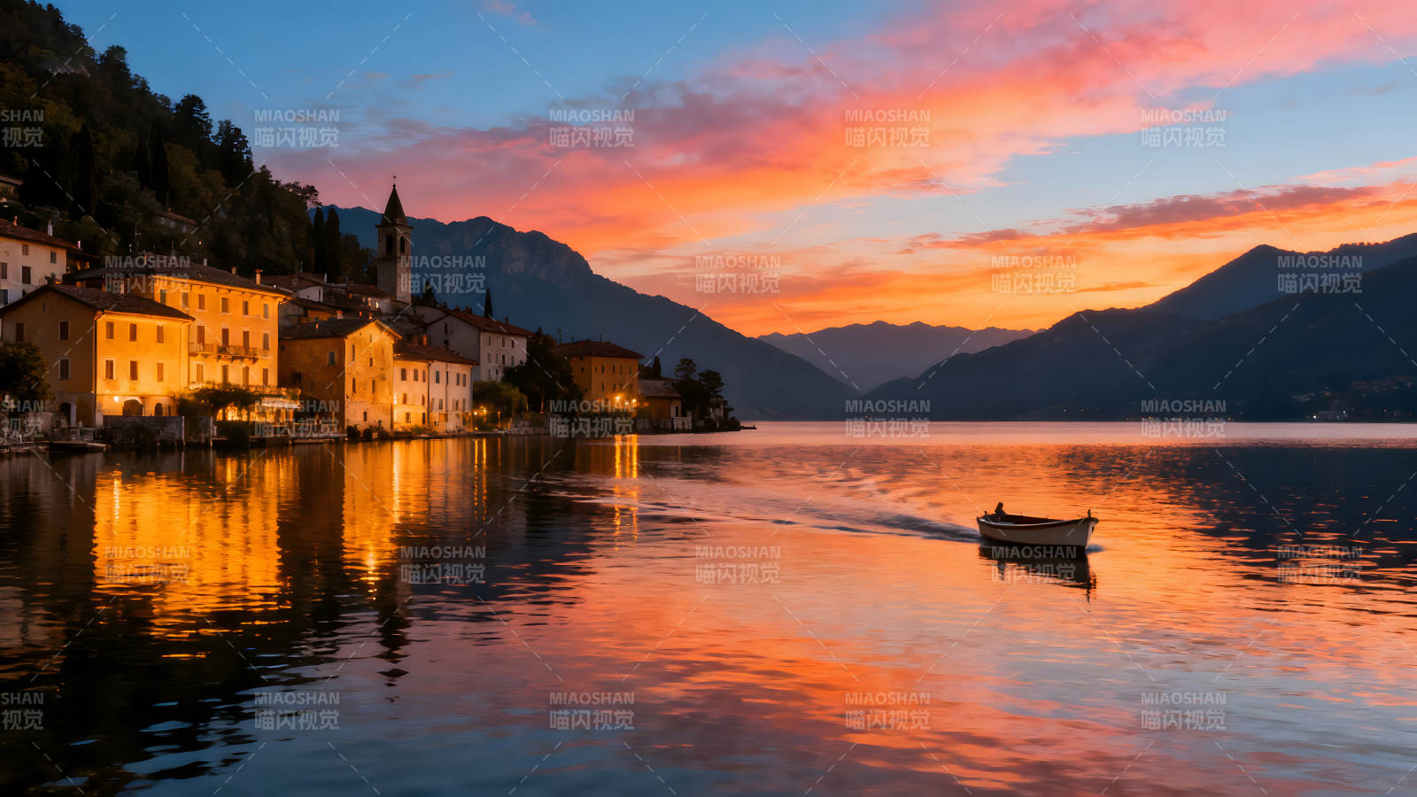 夕阳下的湖畔小镇与渔船图片