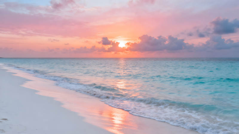 夕阳下的海滩美景图片