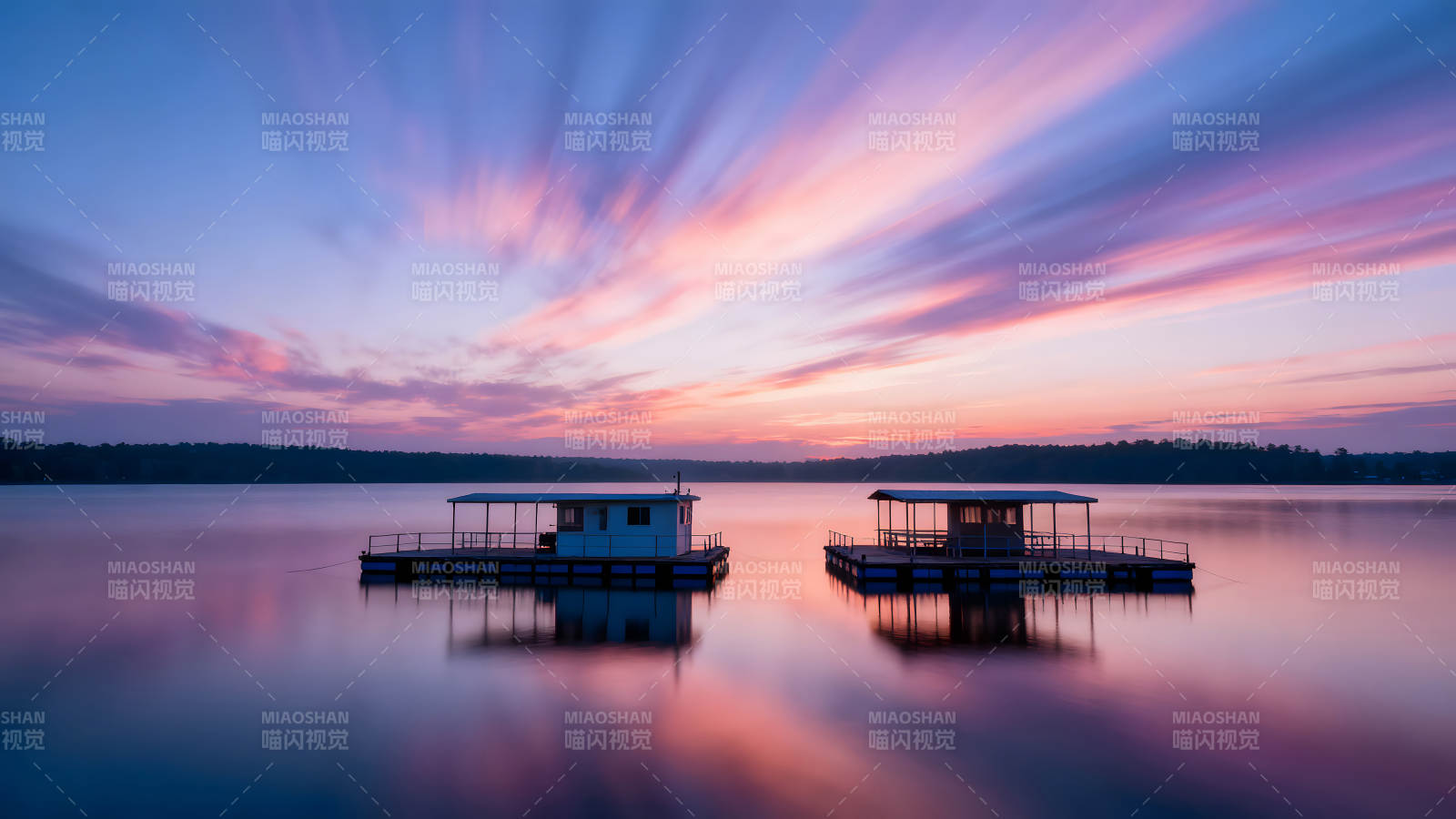 湖面小屋日出美景图片