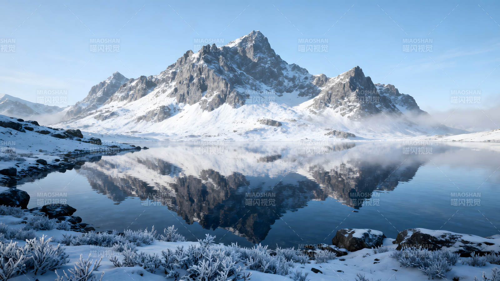 雪山湖泊倒影宁静冬日景象图片