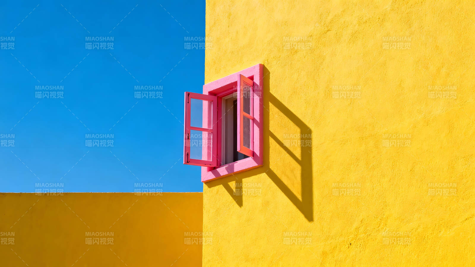 粉色窗户黄色墙壁蓝天图片
