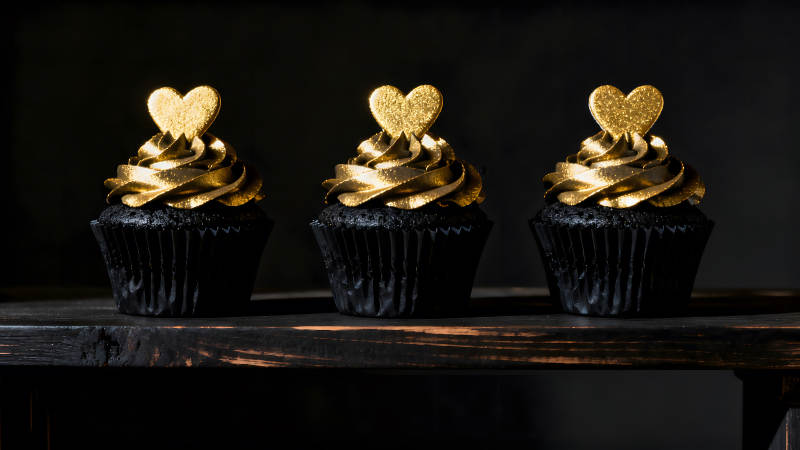 金心黑杯子蛋糕图片