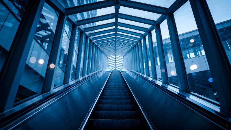 通往未来的电梯视角建筑结构感图片