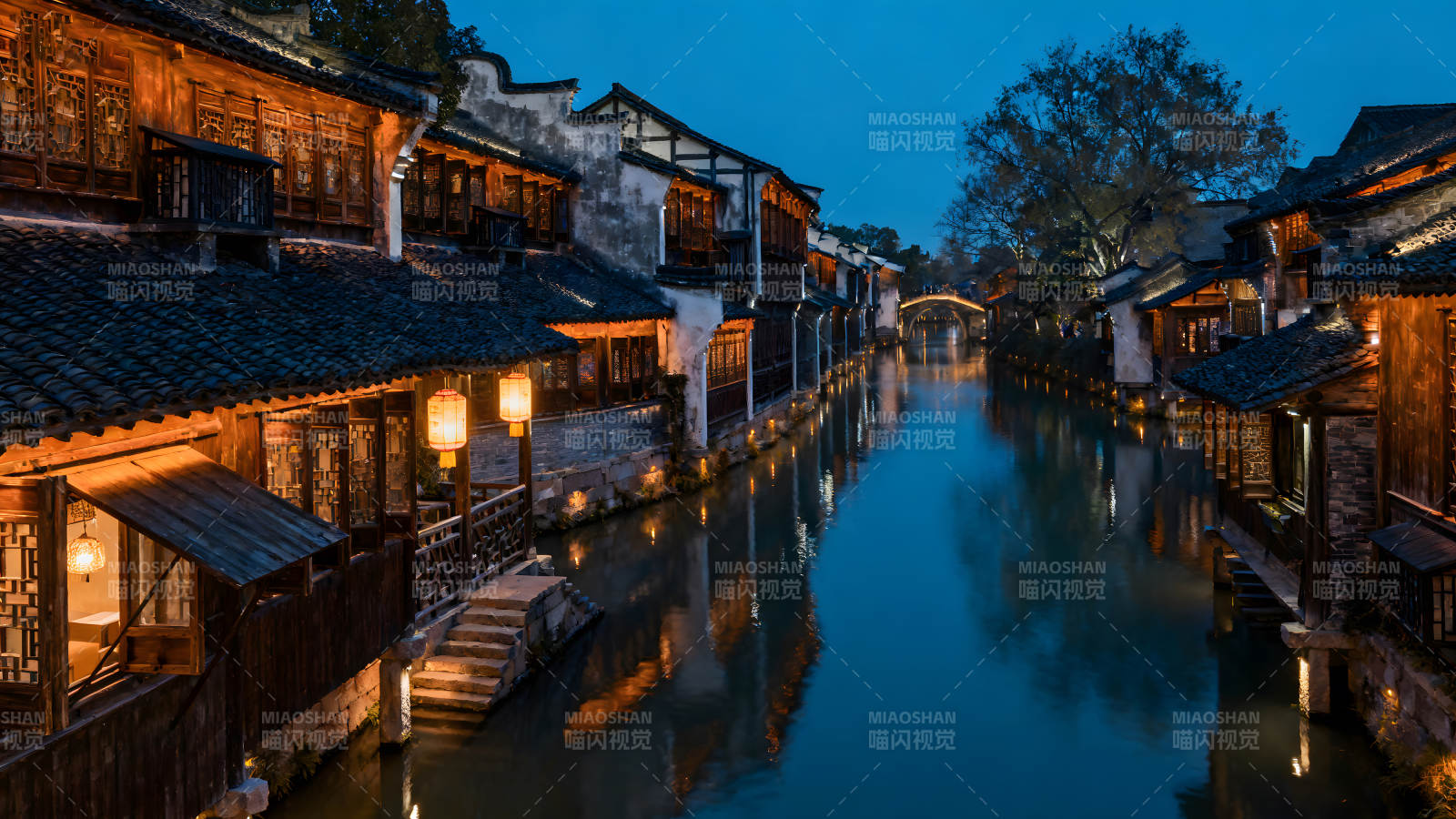 水乡夜景灯火辉煌图片