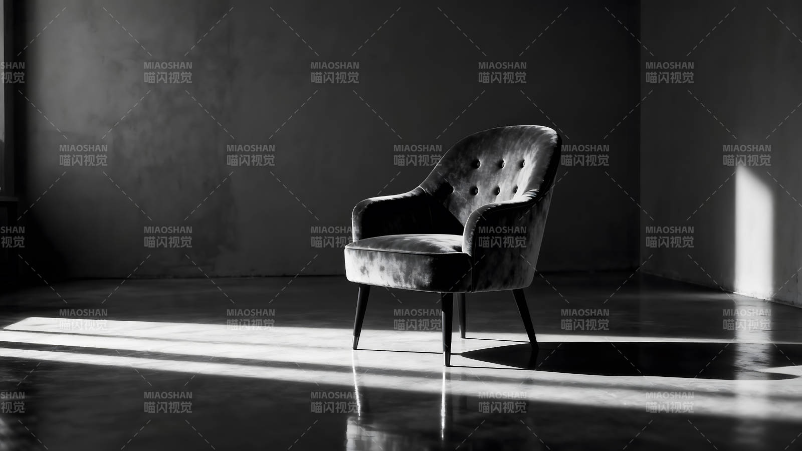 黑白光影下的单人扶手椅图片