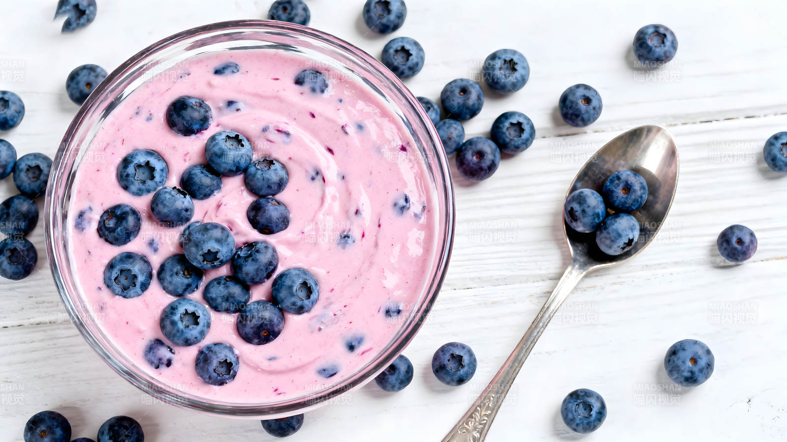 蓝莓酸奶特写图片
