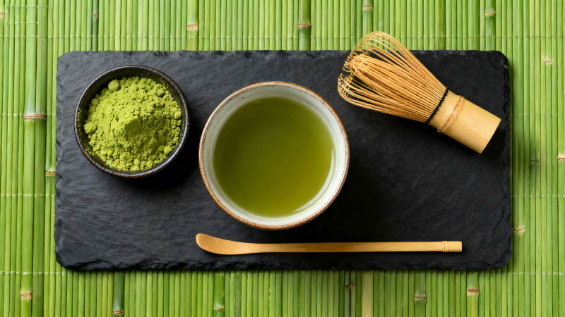 抹茶粉与抹茶饮品茶具组合图片