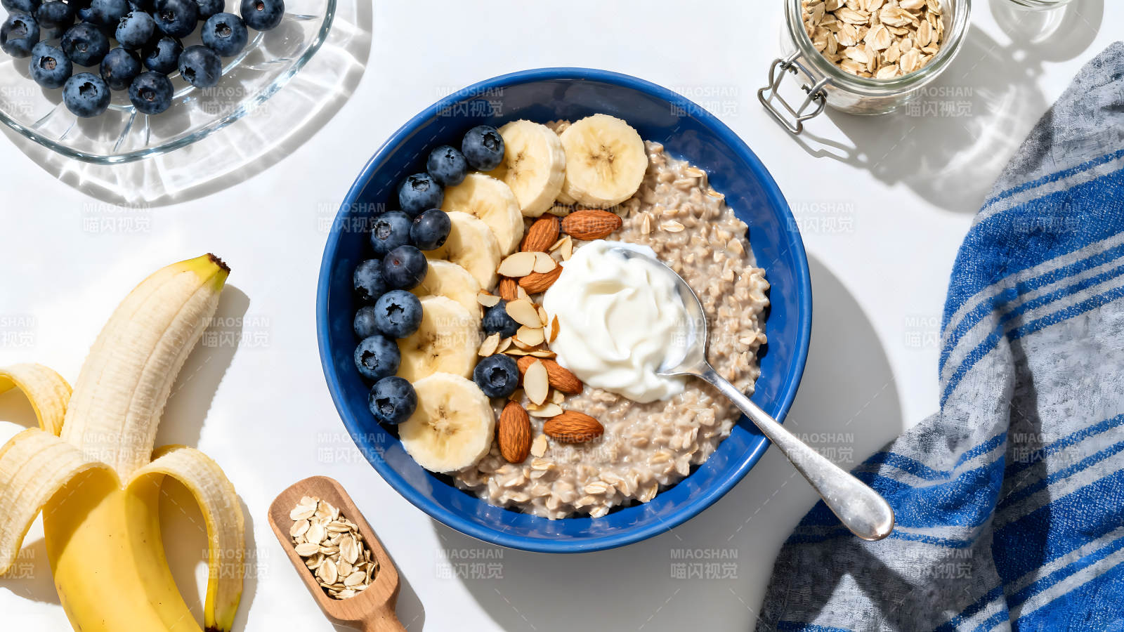 美味营养的燕麦粥配料丰富图片