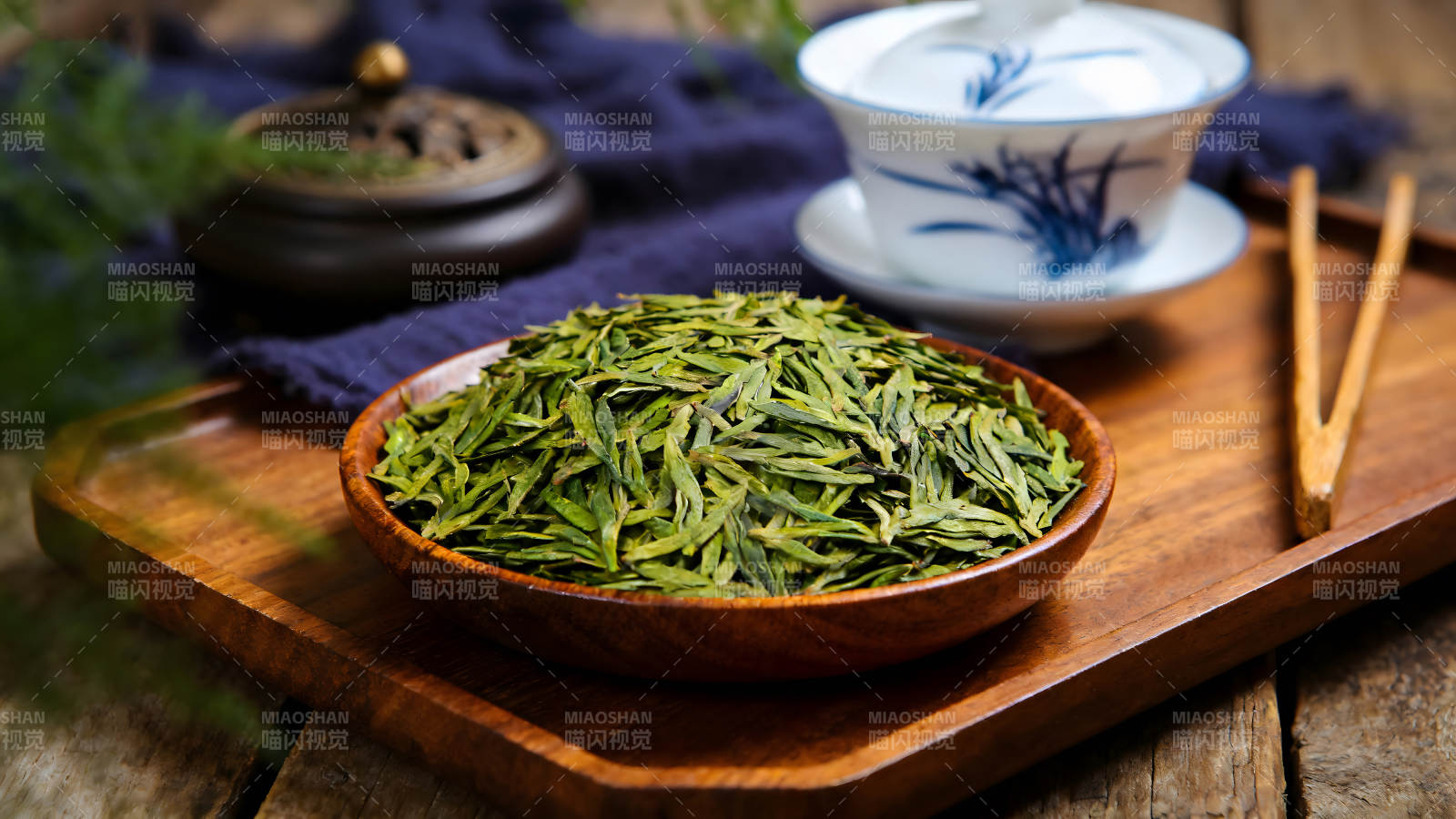 茶叶茶具木盘静物图片