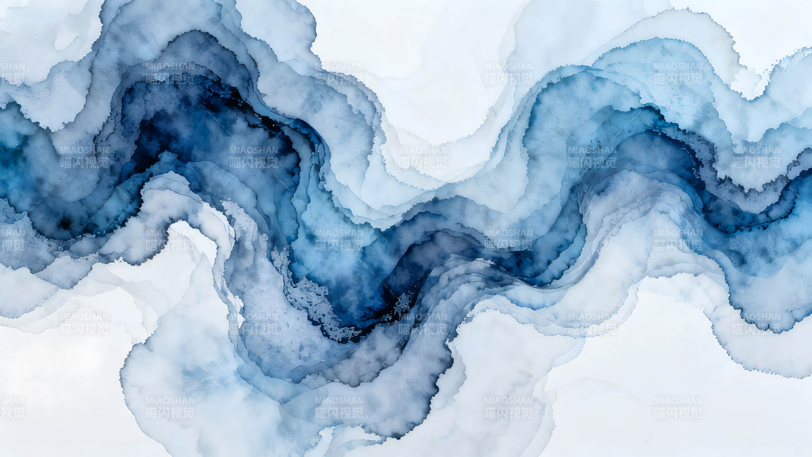 水墨晕染抽象画蓝白渐变图片