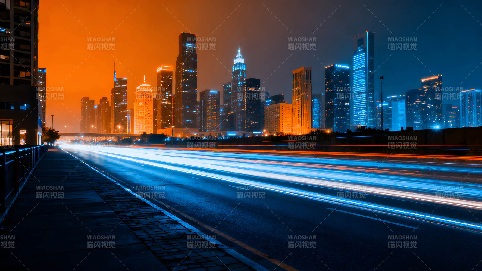 夜幕下的城市灯光轨迹图片