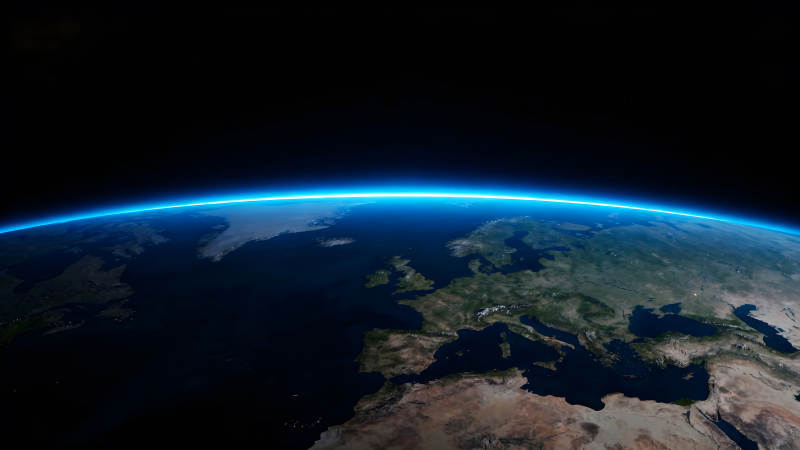 地球大气层俯瞰欧洲大陆图片