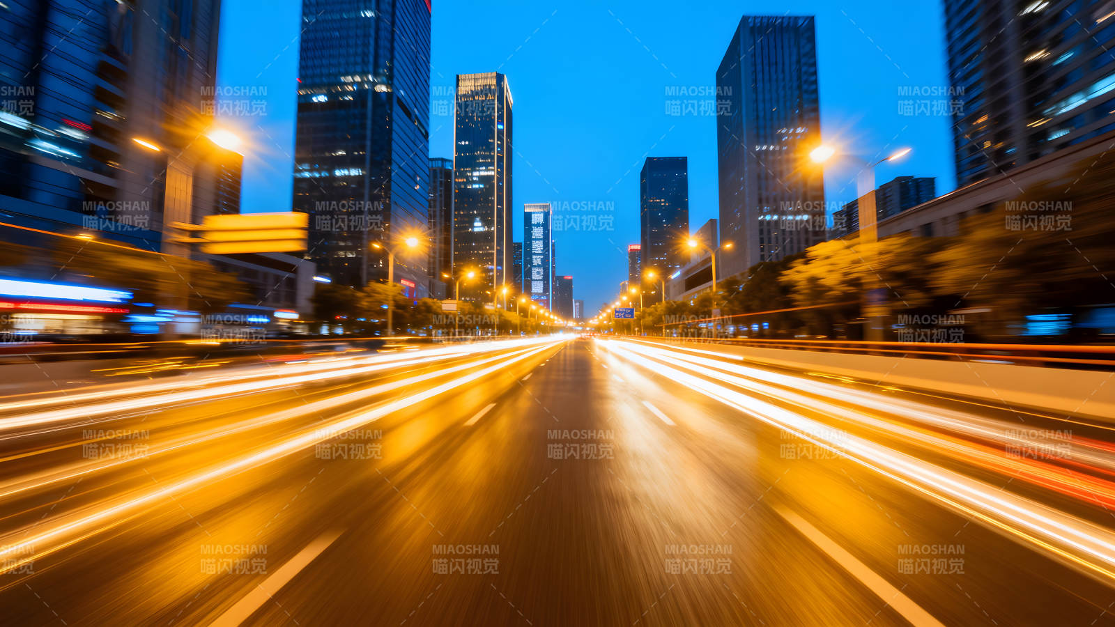 城市夜景车流光影图片