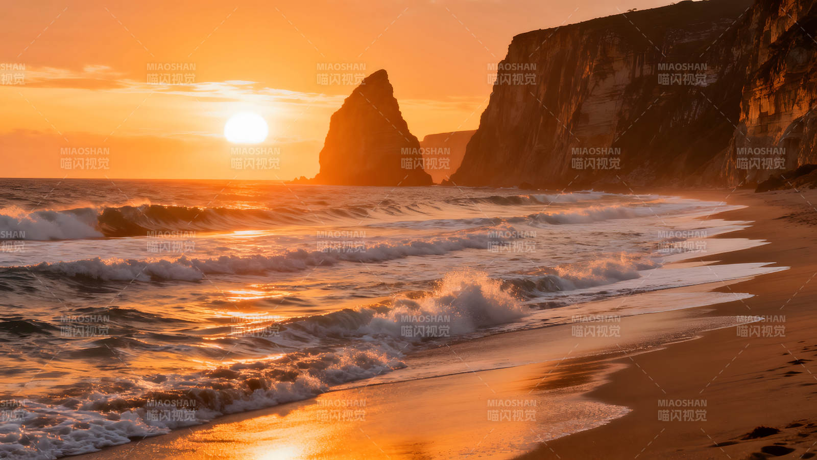 落日余晖下的海滩美景图片