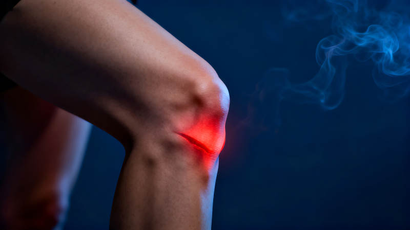 受伤的膝盖关节红光突出图片