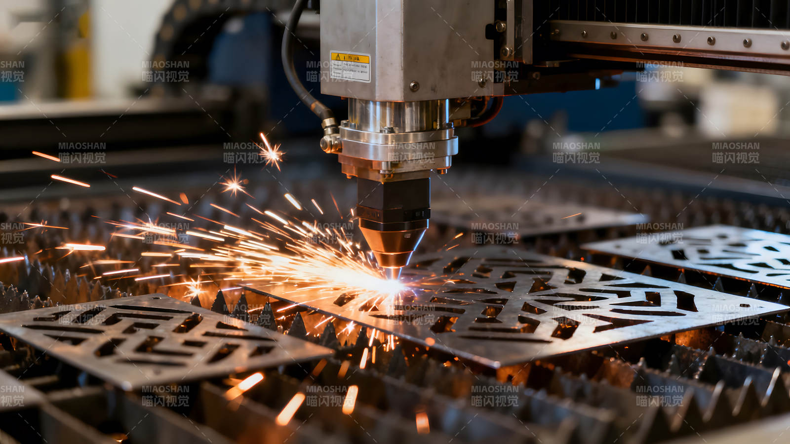 激光切割金属板细节特写图片