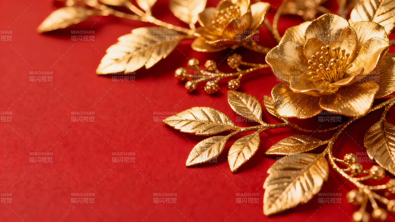 金叶与红底的华丽装饰图片