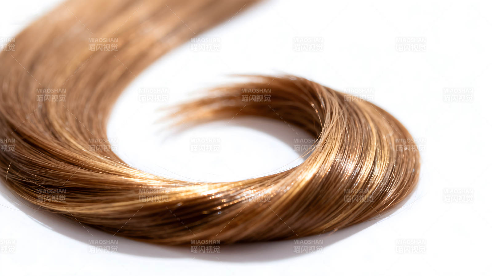 棕色卷发特写光滑柔顺图片
