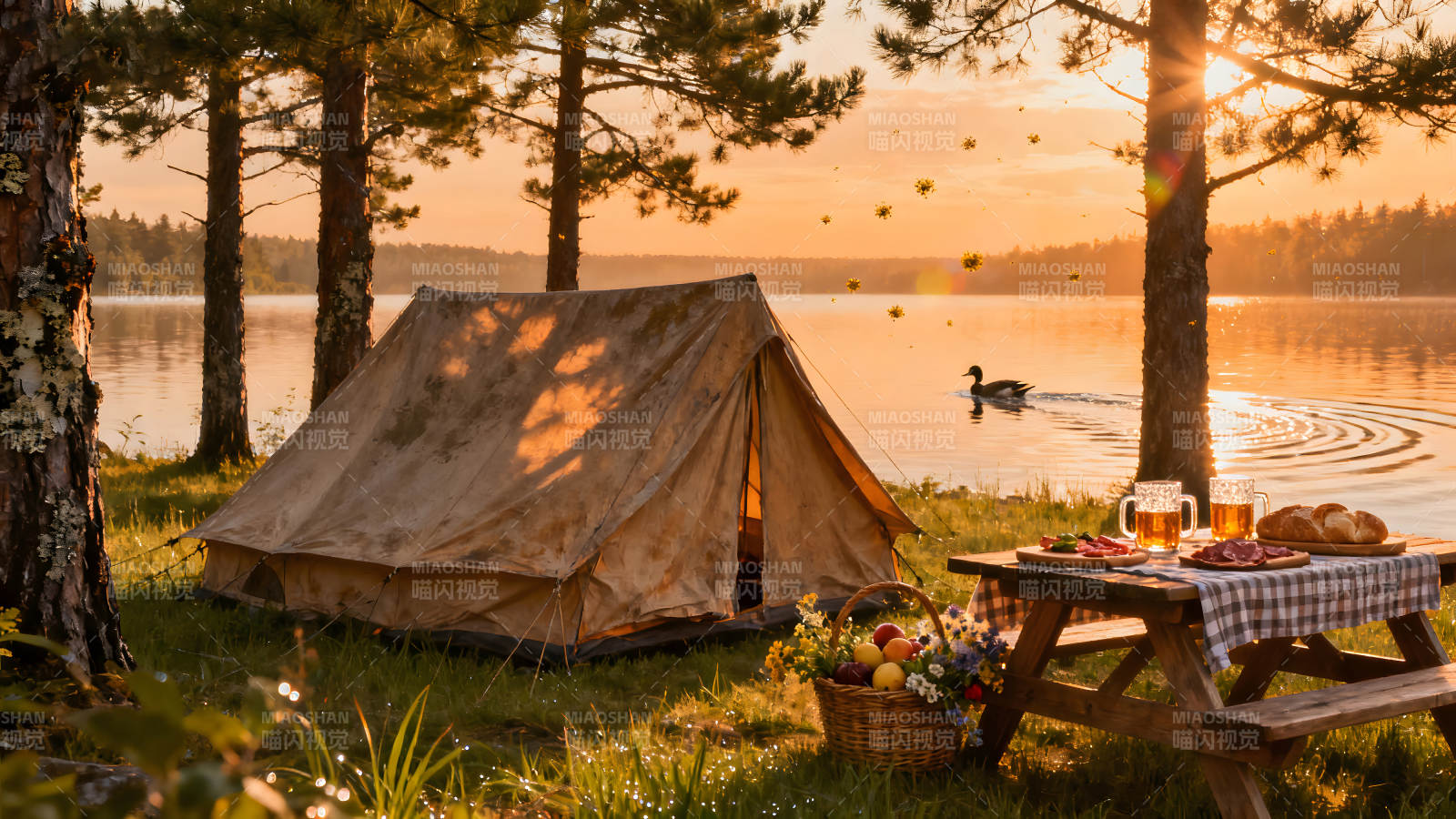 夕阳下的野餐与露营场景图片
