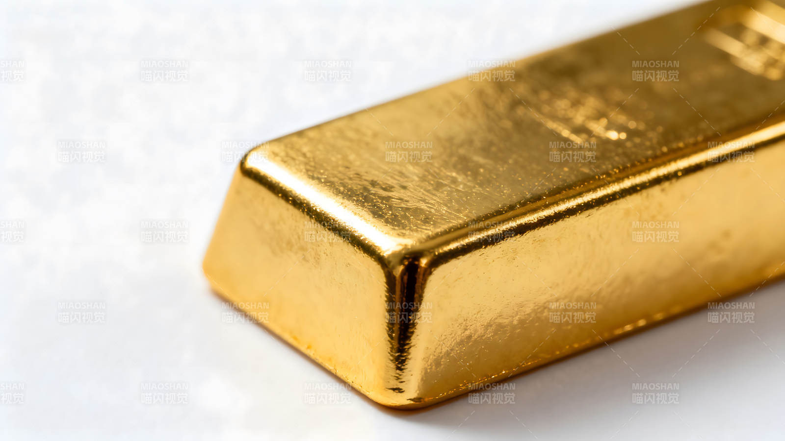 金光闪耀的黄金砖特写图片