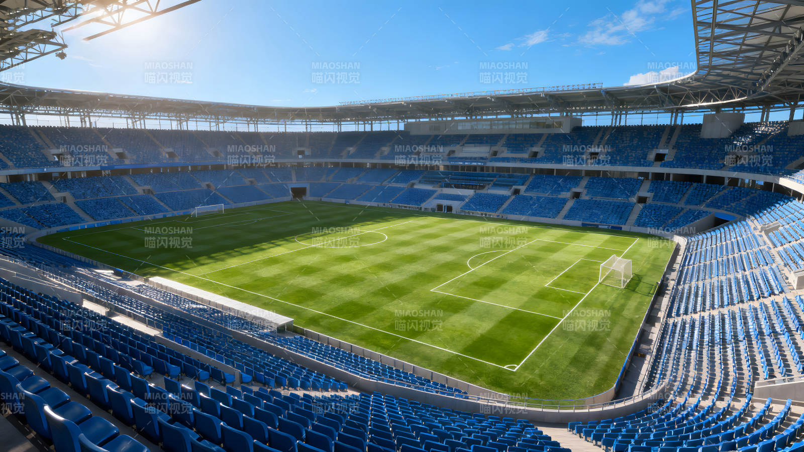 足球场全景鸟瞰蓝天绿地图片