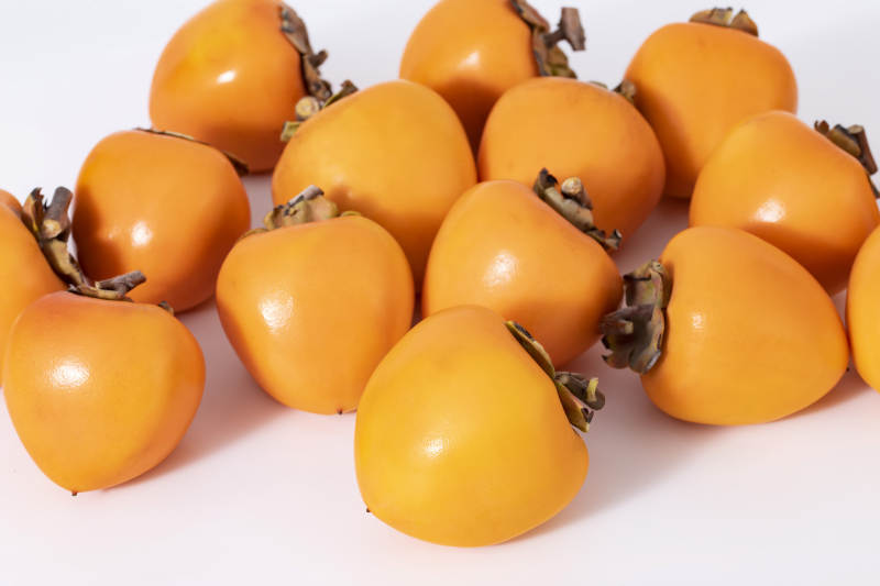 新鲜柿子堆叠图图片