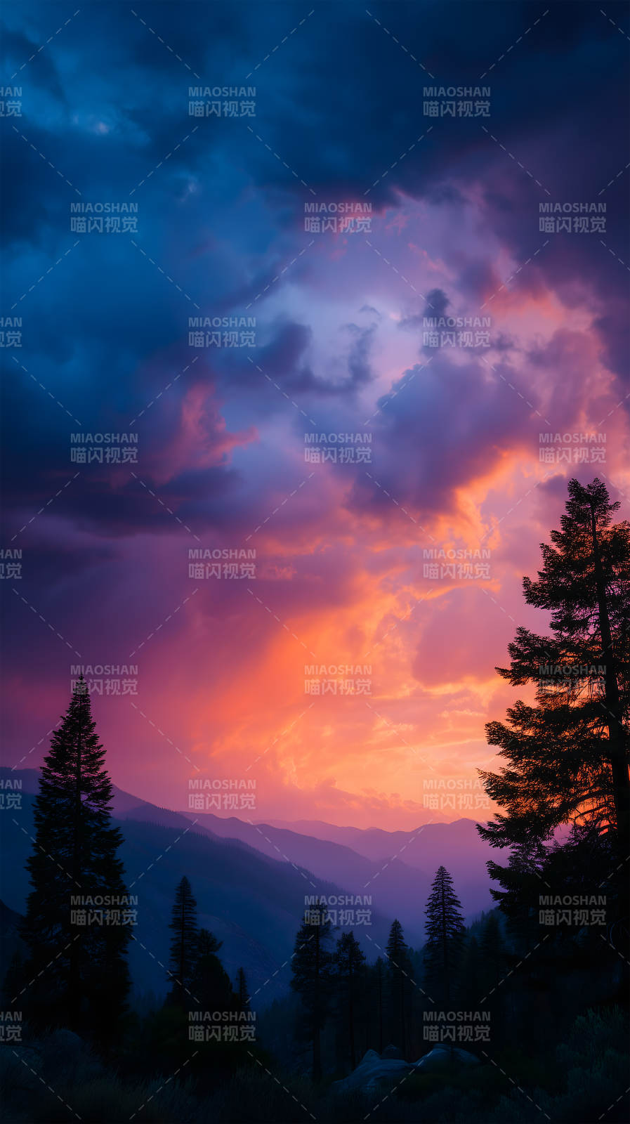 暮色山林绚烂天空图片