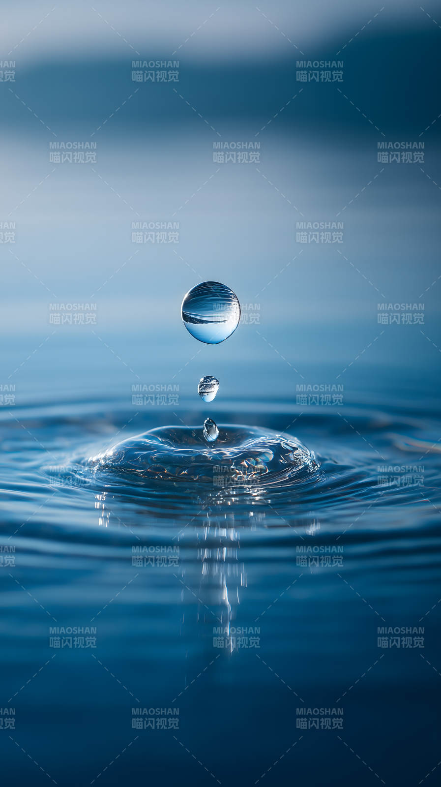 水滴涟漪瞬间凝固图片
