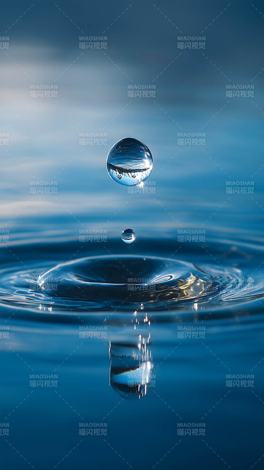 水滴涟漪瞬间图片