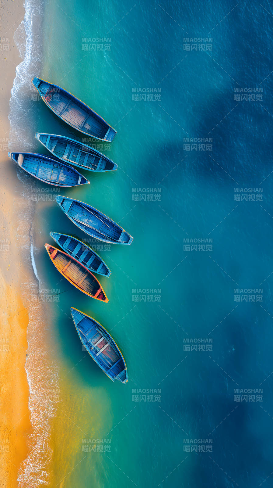 海滩船只排列美景图片
