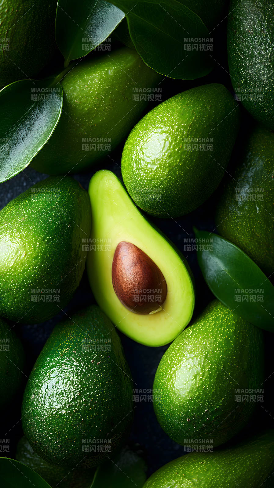 鲜嫩的牛油果特写图片