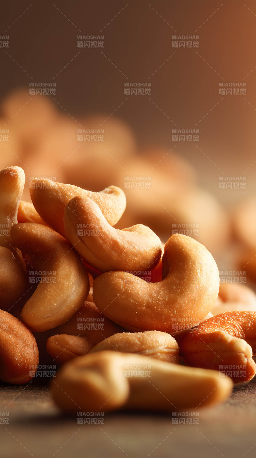 美味的烤腰果特写图片