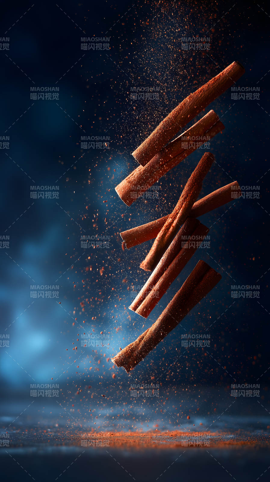 肉桂棒悬浮特写图片
