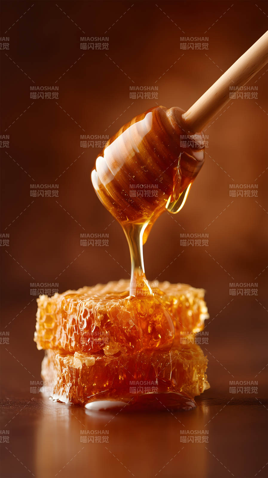 蜂蜜滴落蜂窝诱人画面图片
