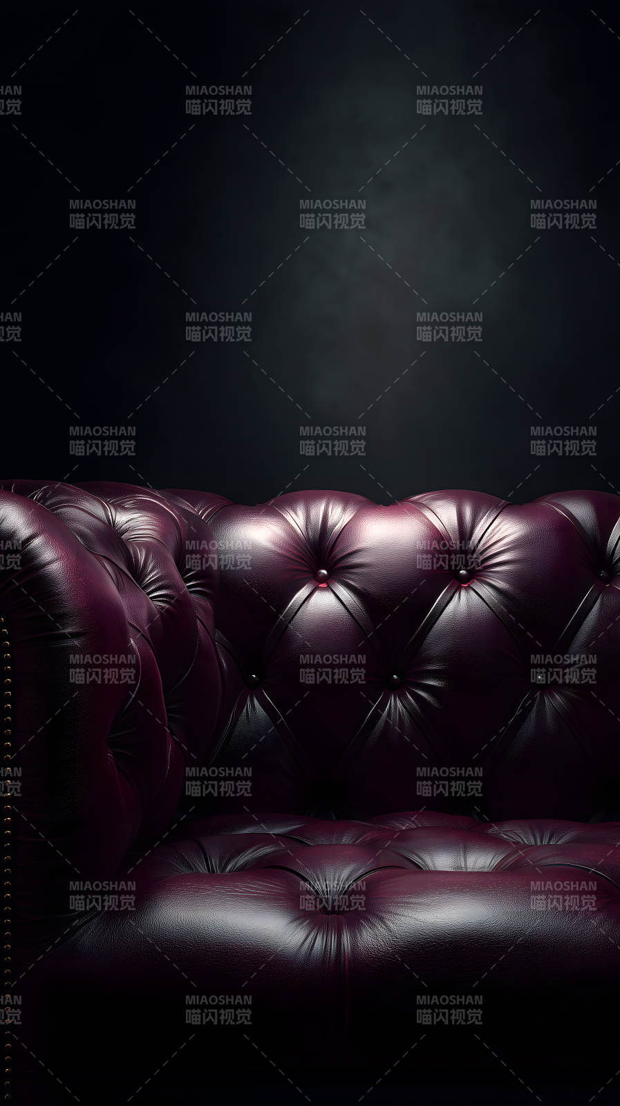 紫红色真皮沙发特写图片
