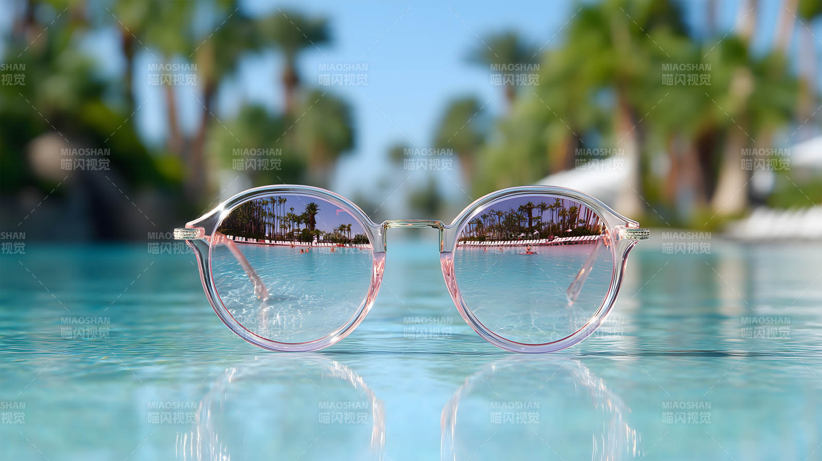 泳池眼镜中的度假景象图片