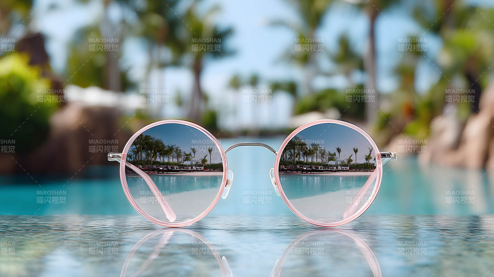 泳池眼镜倒影景色图片