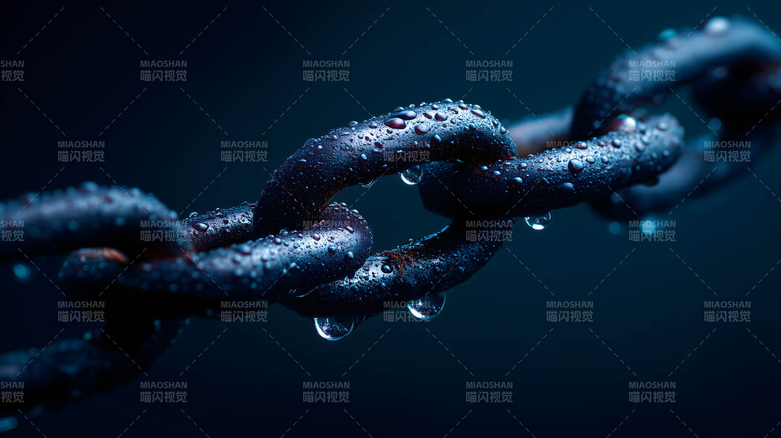 链条水珠特写质感十足图片