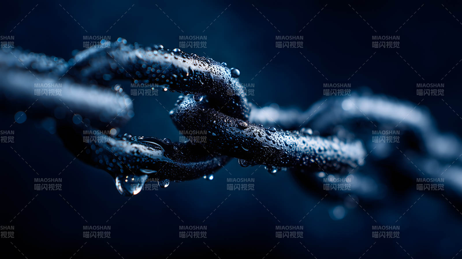 链条水滴特写图片