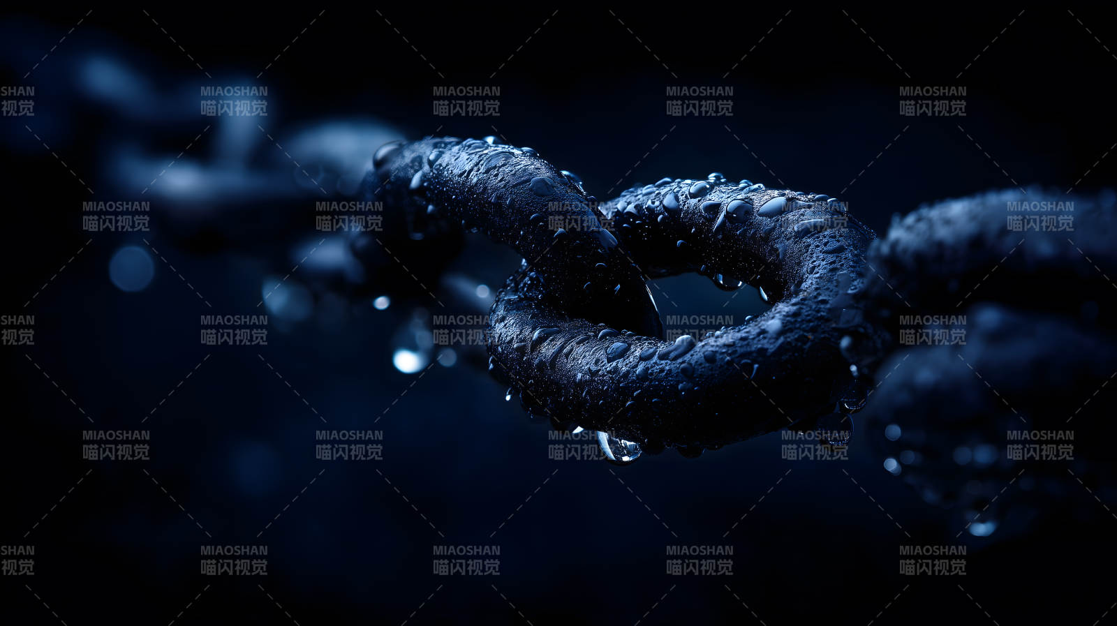 雨滴锁链特写图片