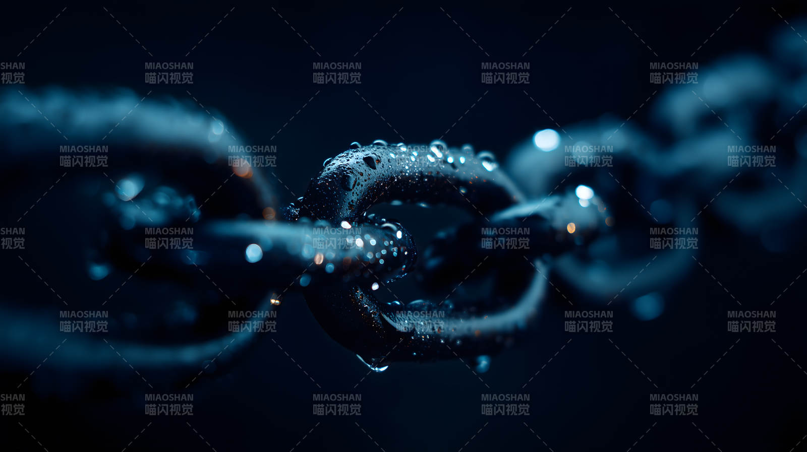 链条特写水珠闪耀图片