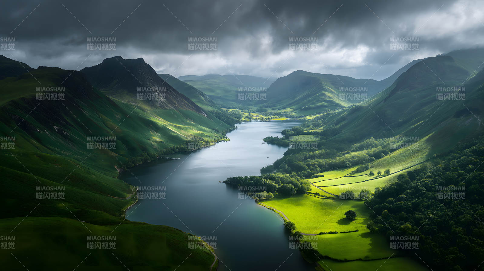 峡谷湖泊风光壮丽景色图片