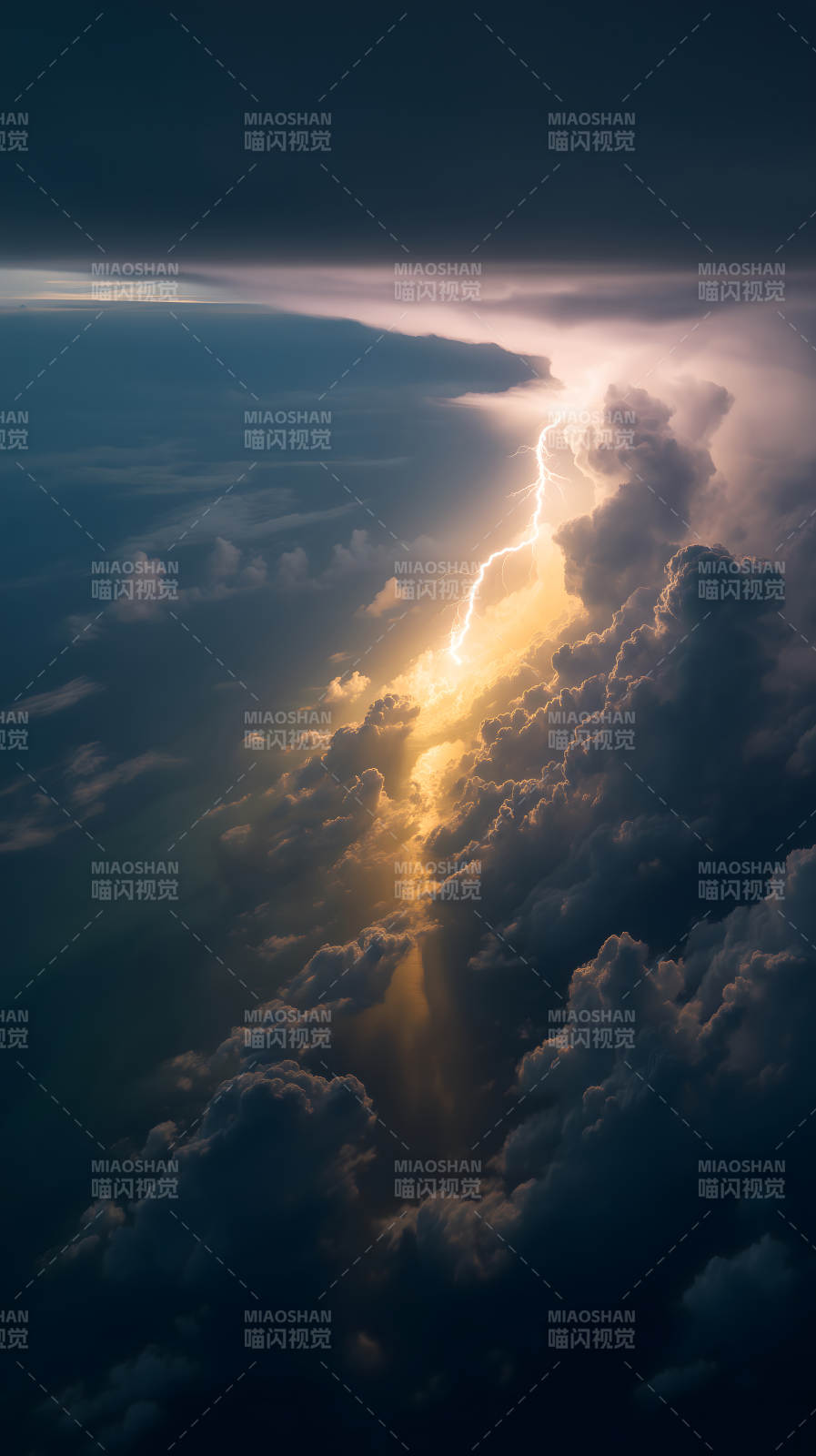 雷电风暴云层辉煌图片